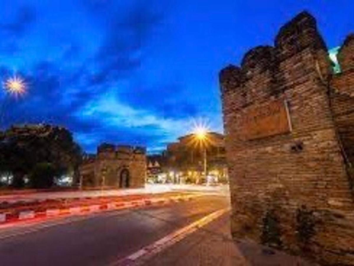 Newnormal Hotel Chiang Mai Zewnętrze zdjęcie